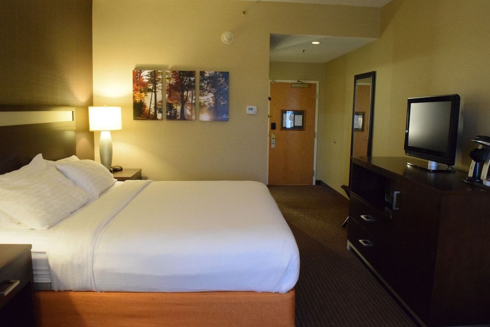 Holiday Inn Express Hotel & Suites Watertown-Thousand Island by IHG 3