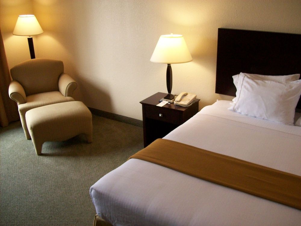 Holiday Inn Express Hotel & Suites Athens by IHG 2