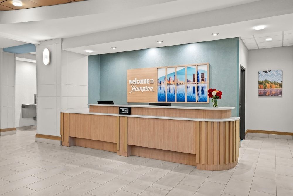 Hampton Inn & Suites Detroit-Canton 3
