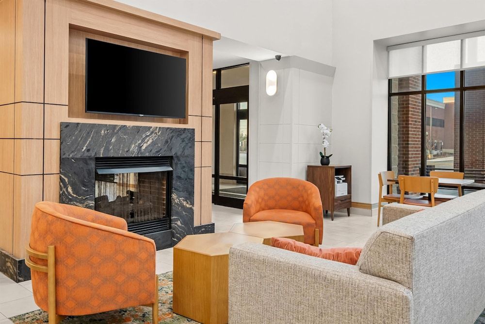 Hampton Inn & Suites Detroit-Canton 2
