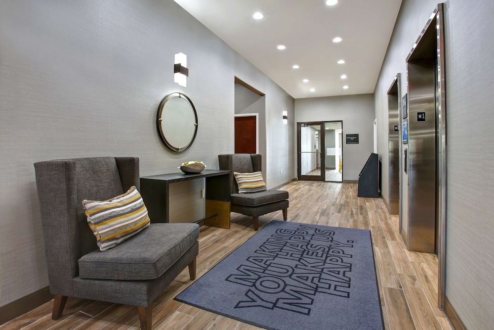 Hampton Inn & Suites Dallas-DeSoto 3