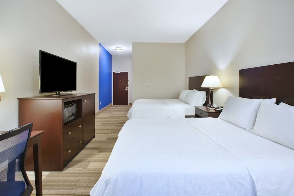 Holiday Inn Express Hotel & Suites Niles by IHG 2