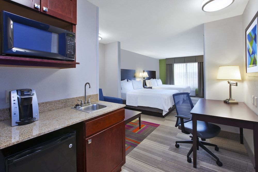 Holiday Inn Express Hotel & Suites Niles by IHG 3