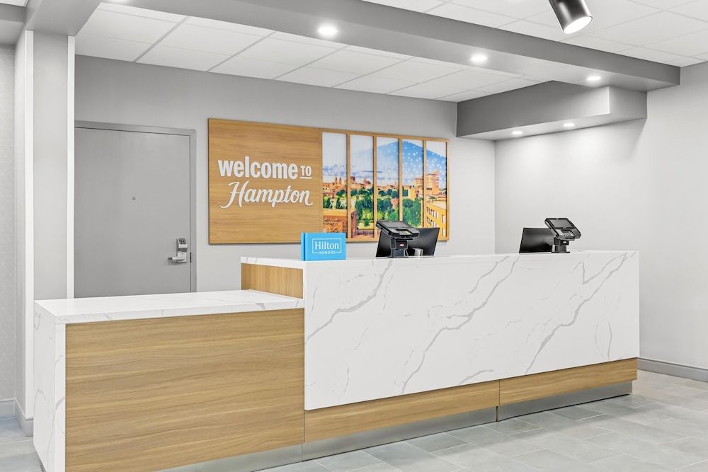 Hampton Inn Akron-Fairlawn 2