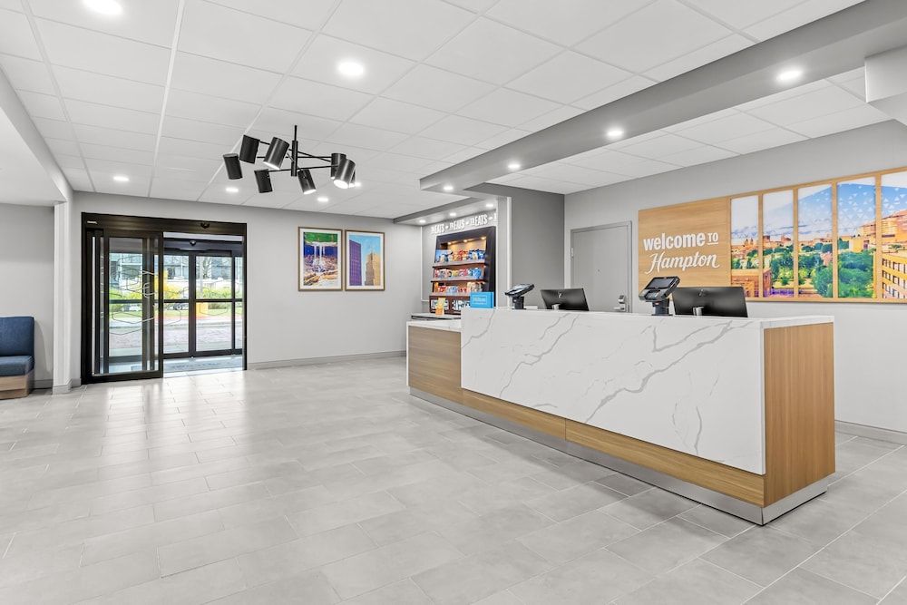 Hampton Inn Akron-Fairlawn 3