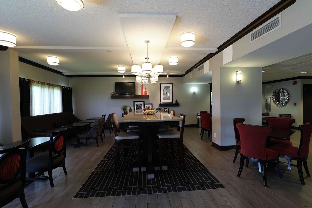 Hampton Inn Dyersburg 3