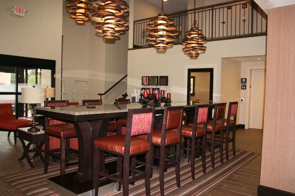 Hampton Inn by Hilton Clarksville 2