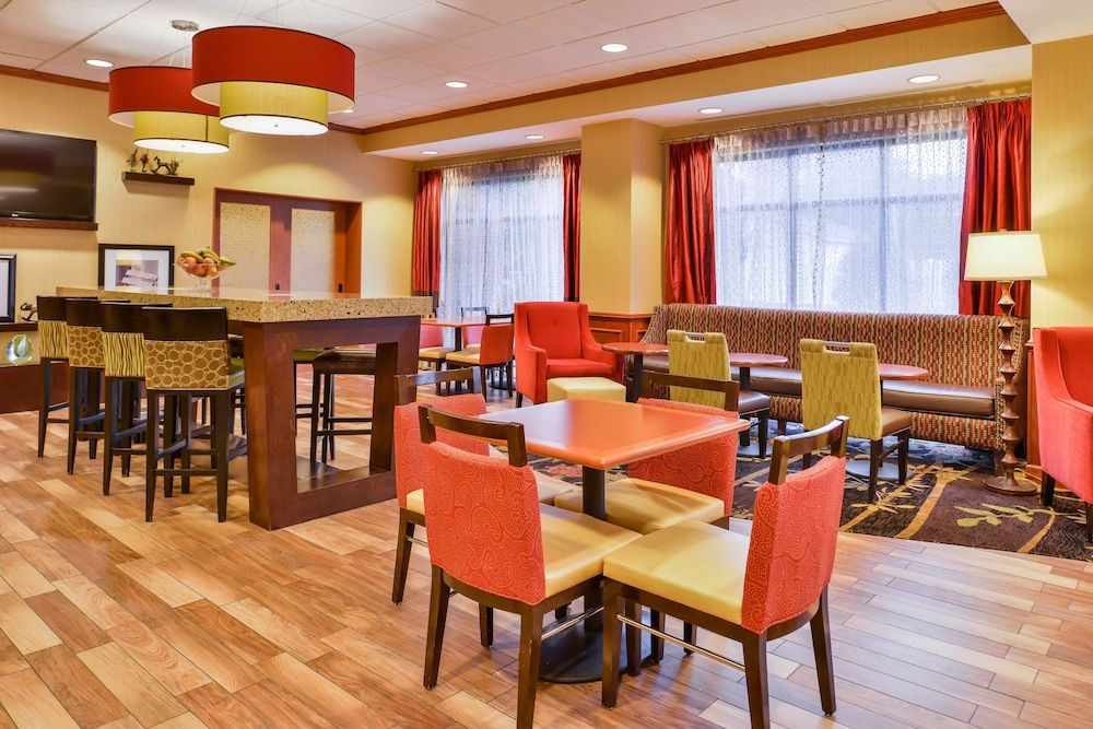 Hampton Inn Emporia 3