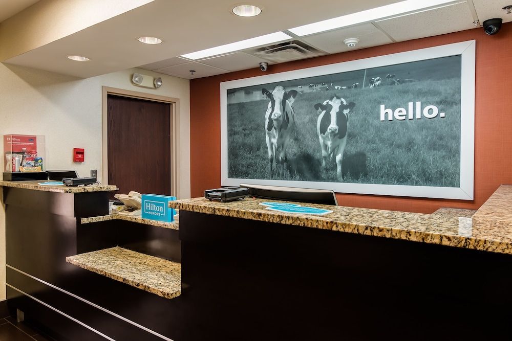Hampton Inn Dickson 3