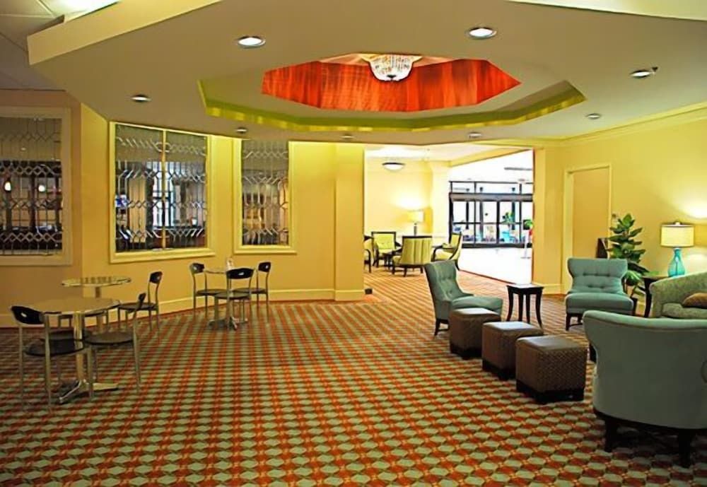 Doubletree by Hilton Hotel Fayetteville 2