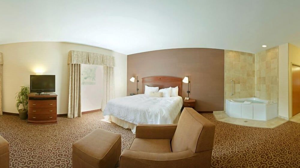 Hampton Inn Goshen 3