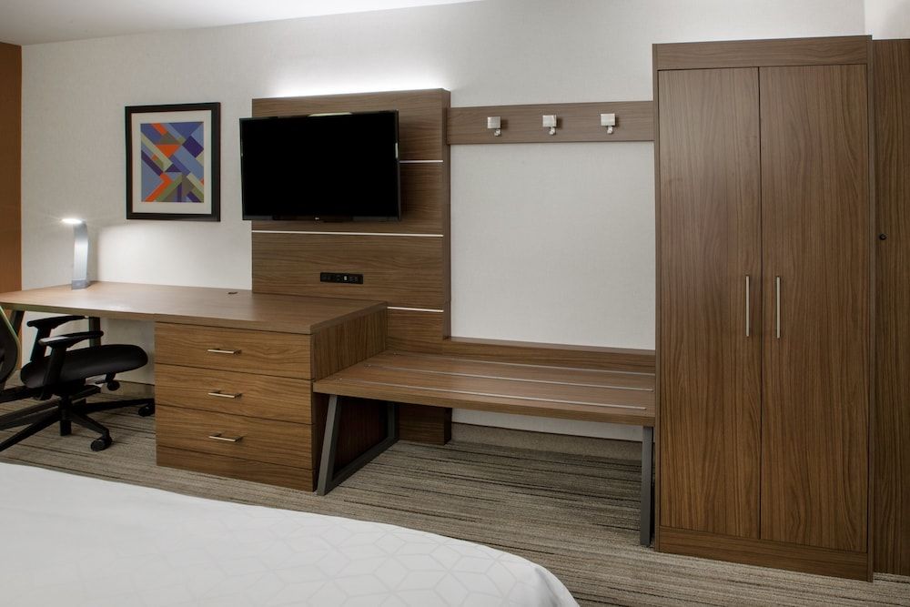 Holiday Inn Express Hotel & Suites Vestal by IHG 2