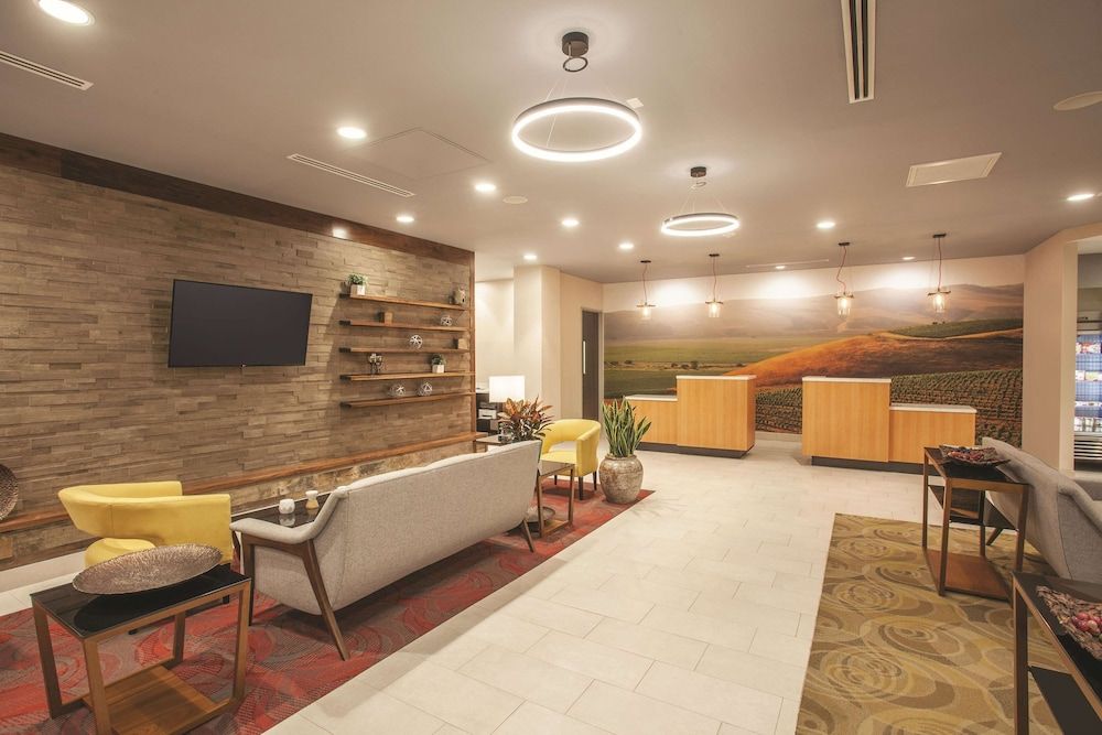 La Quinta Inn & Suites by Wyndham Morgan Hill-San Jose South 3