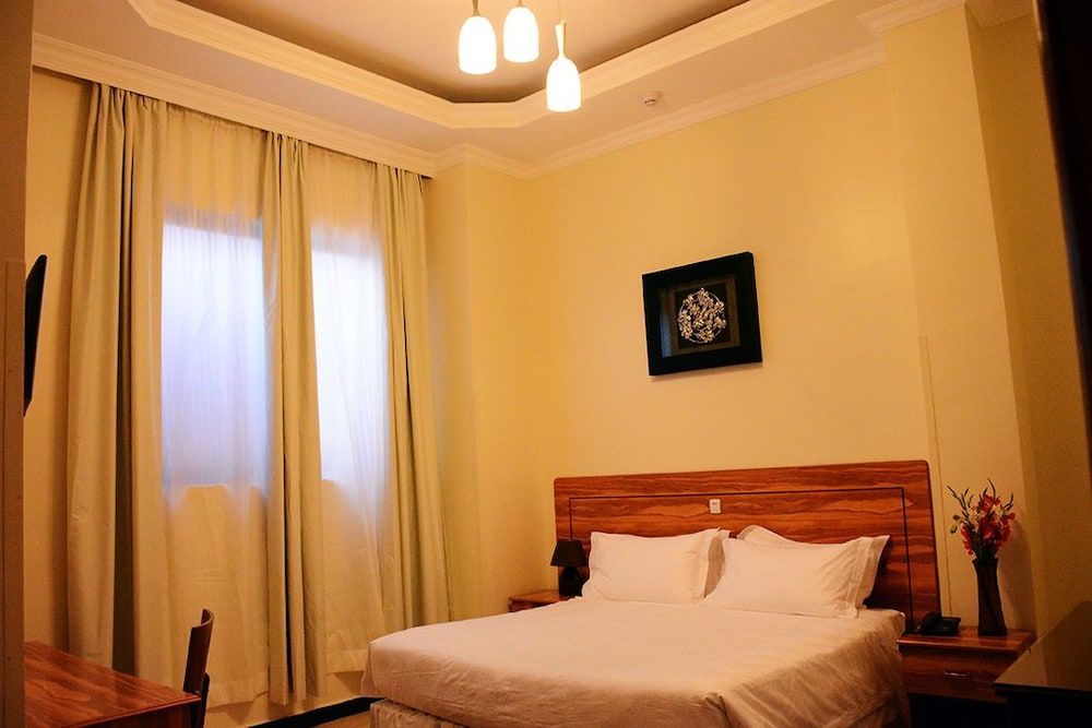 La Posh Hotel 2