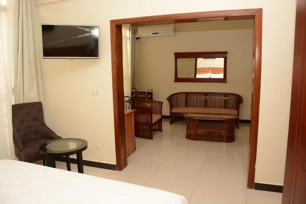 La Posh Hotel 3