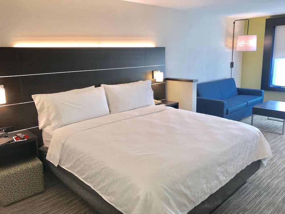 Holiday Inn Express Hotel & Suites Tracy by IHG 2