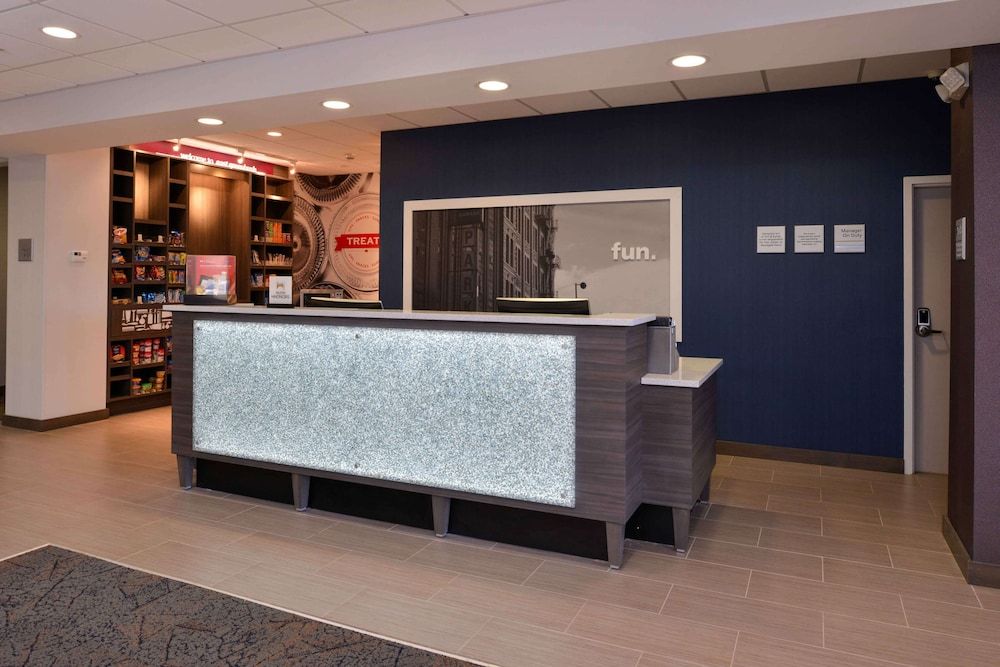 Hampton Inn & Suites Albany-East Greenbush 2