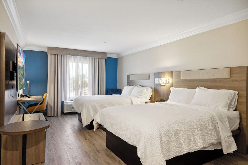 Holiday Inn Express Hotel & Suites Vacaville by IHG 3