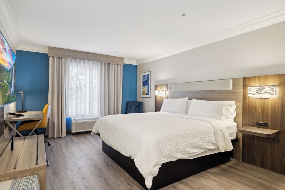 Holiday Inn Express Hotel & Suites Vacaville by IHG 2