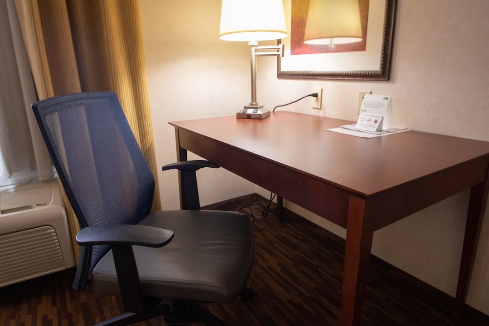 Holiday Inn Express Yreka-Shasta Area by IHG 2