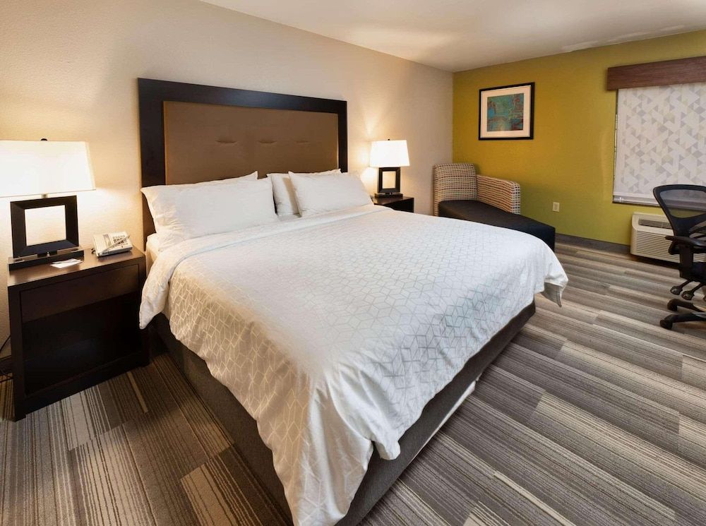 Country Inn & Suites by Radisson, South Haven, MI 3