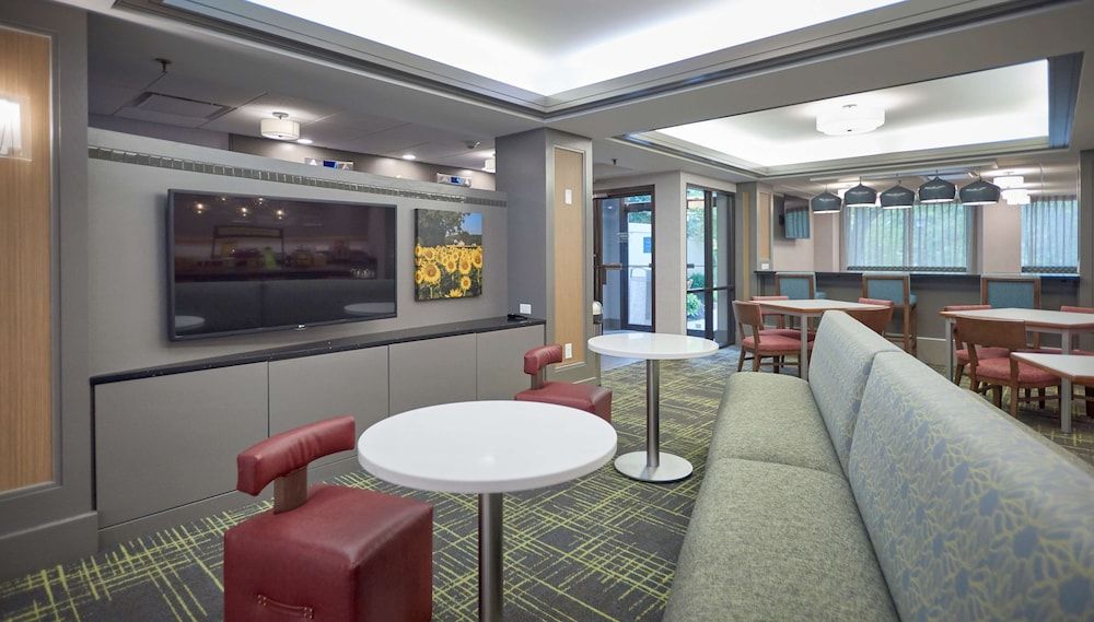 Hampton Inn by Hilton Harrisburg West 2