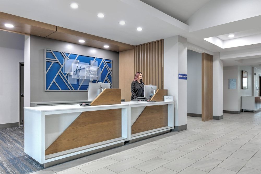 Holiday Inn Express Hotel & Suites Winnie by IHG 3