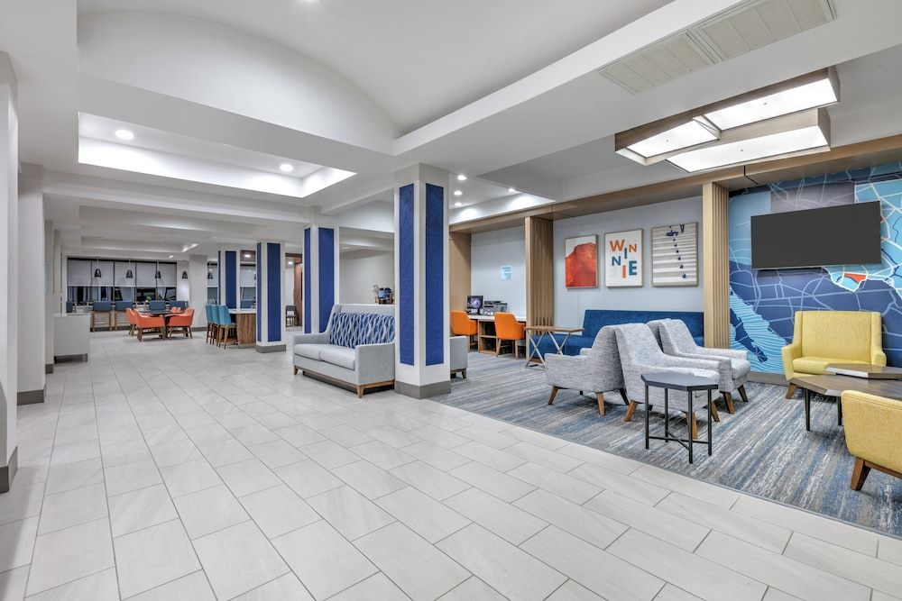 Holiday Inn Express Hotel & Suites Winnie by IHG 2