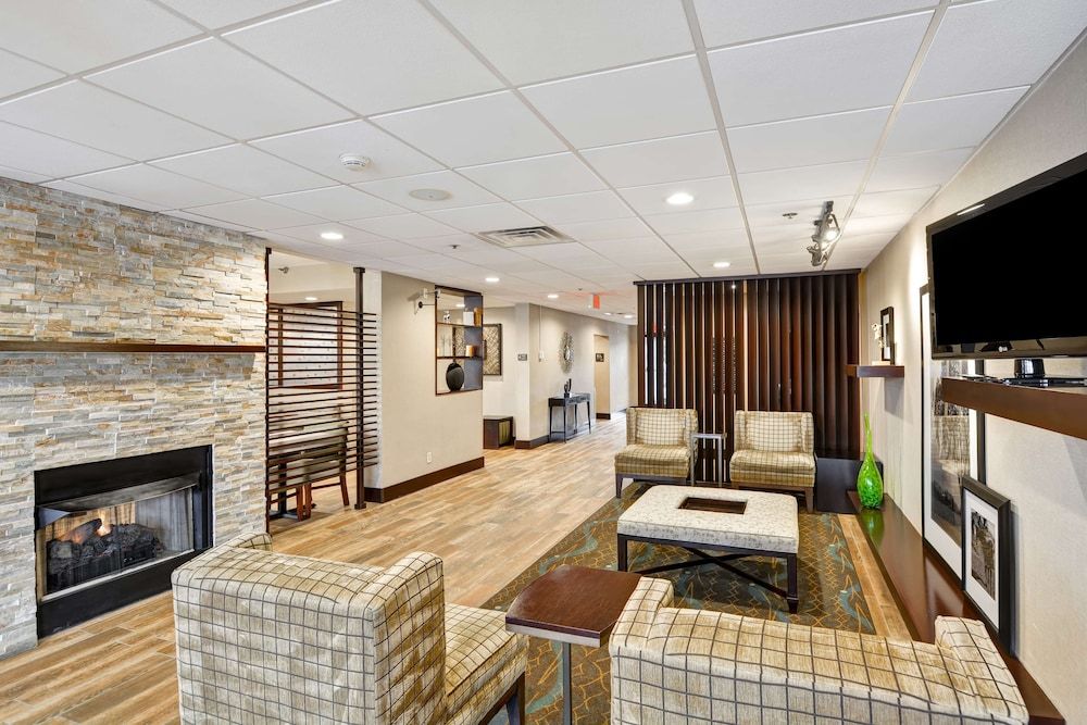Hampton Inn Hendersonville 2