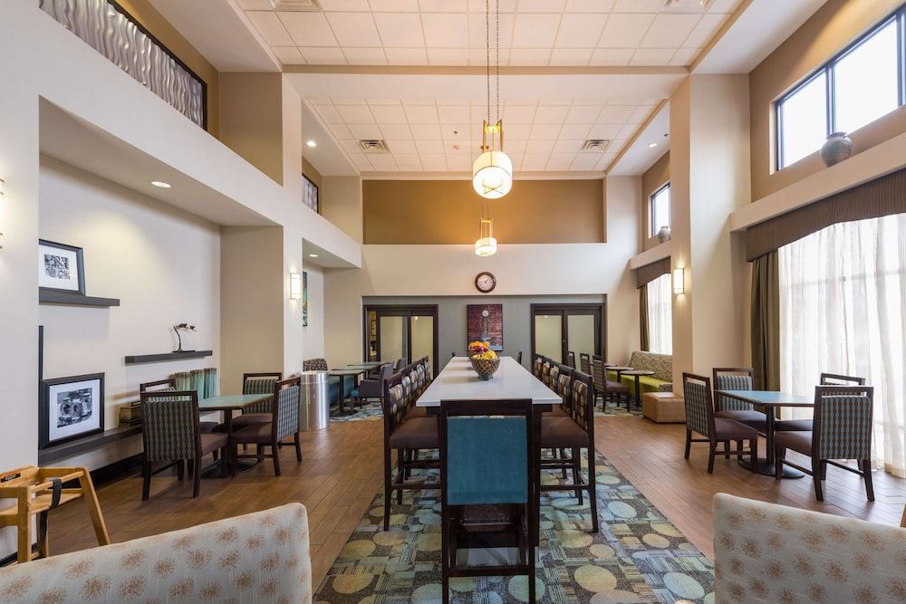 Hampton Inn & Suites Jamestown 2