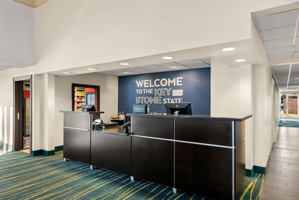 Hampton Inn & Suites Newtown 3