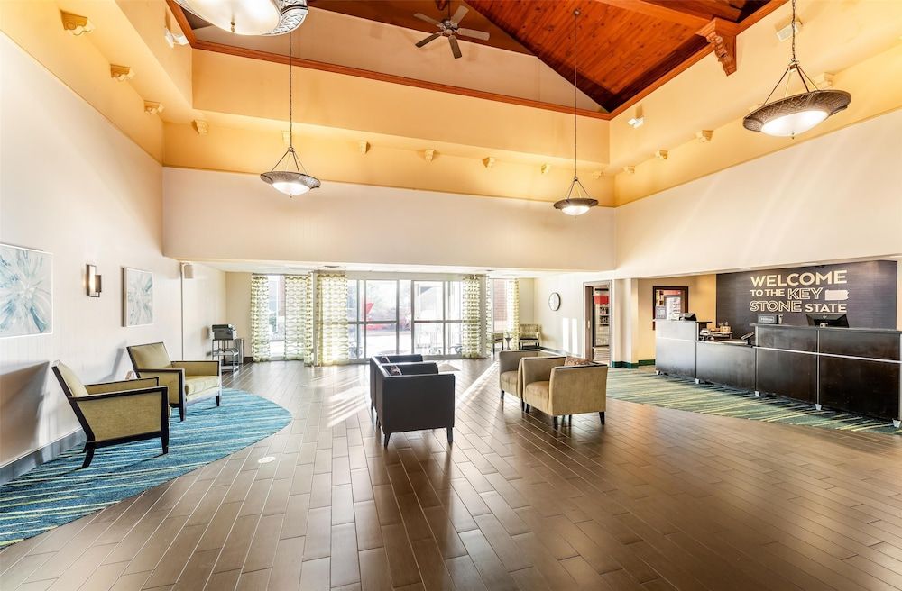 Hampton Inn & Suites Newtown 2