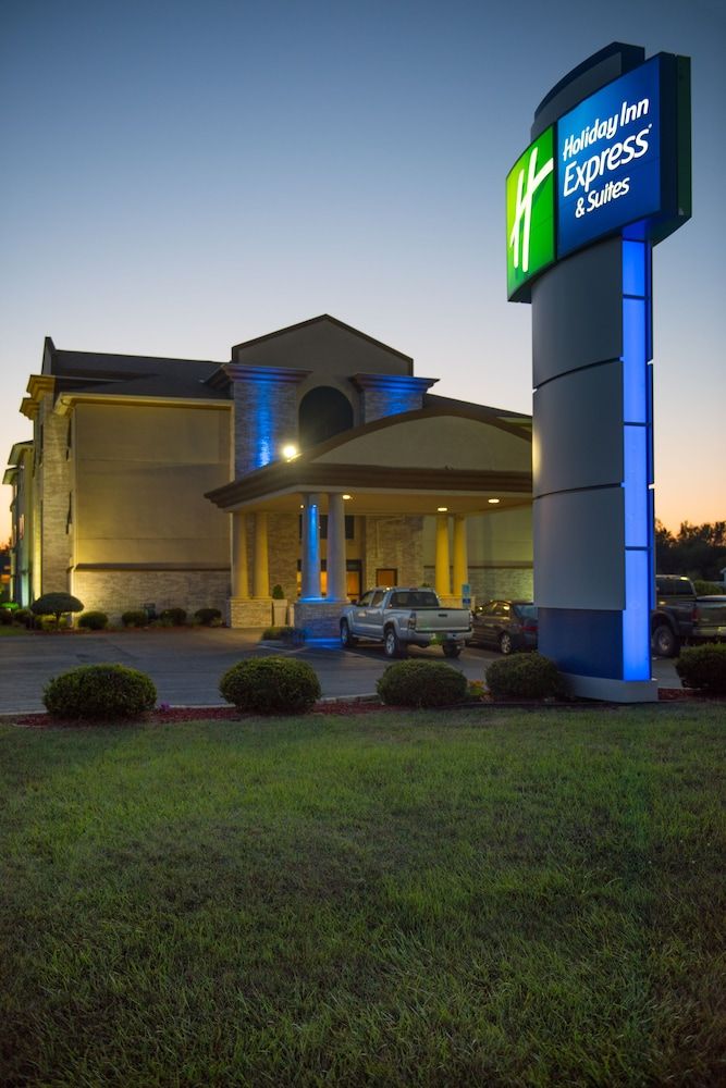 Holiday Inn Express & Suites Wauseon by IHG 2 estrellas en Wauseon
