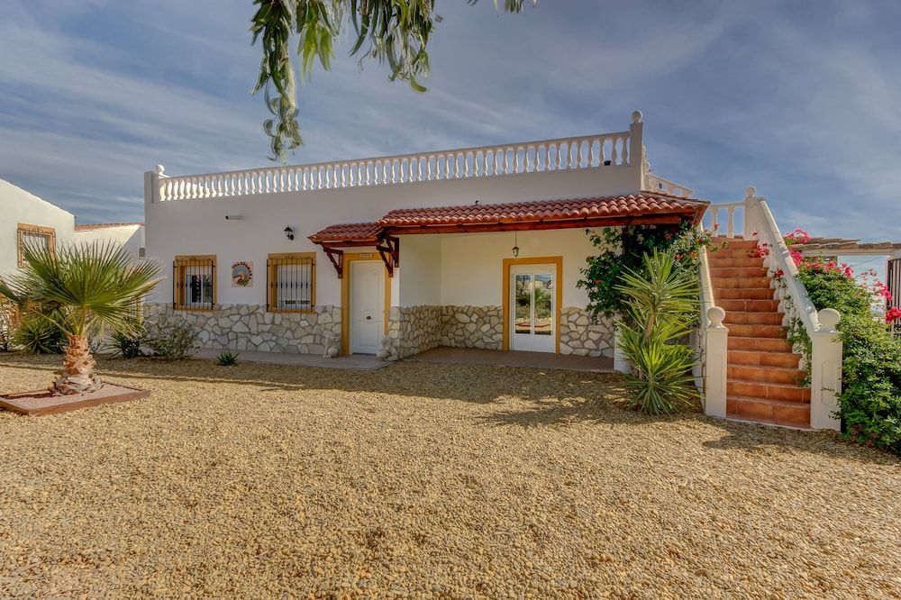 Villa Damara -1 estrellas en Albox
