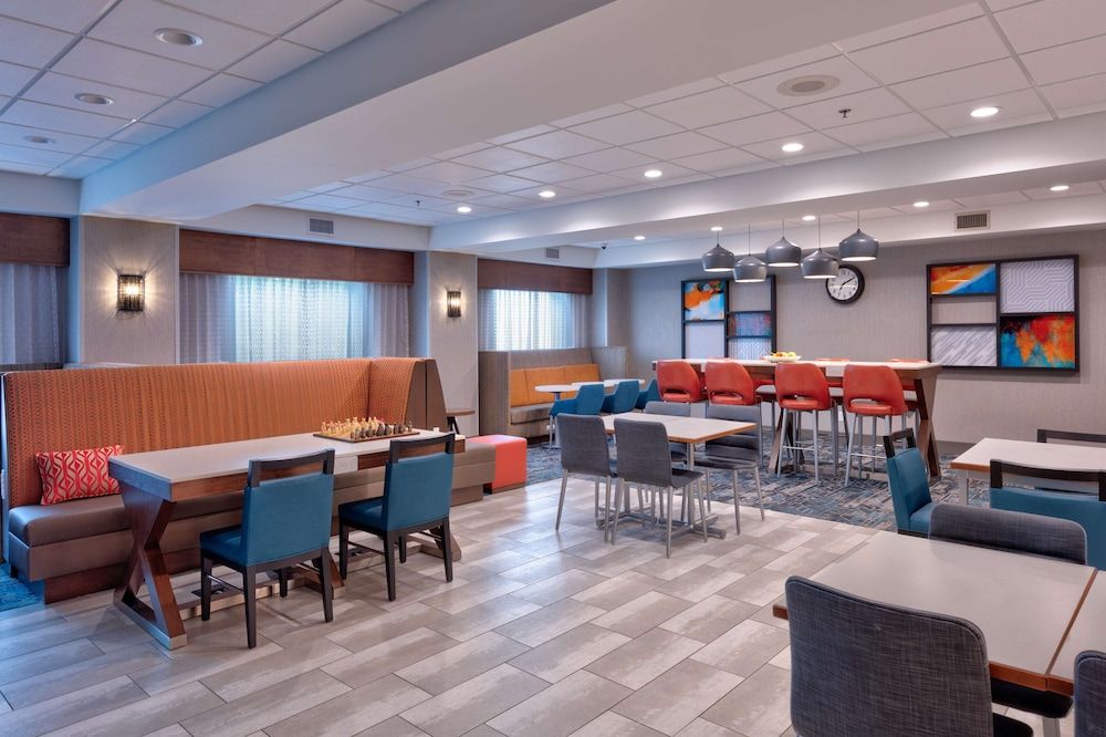 Hampton Inn Norfolk 2