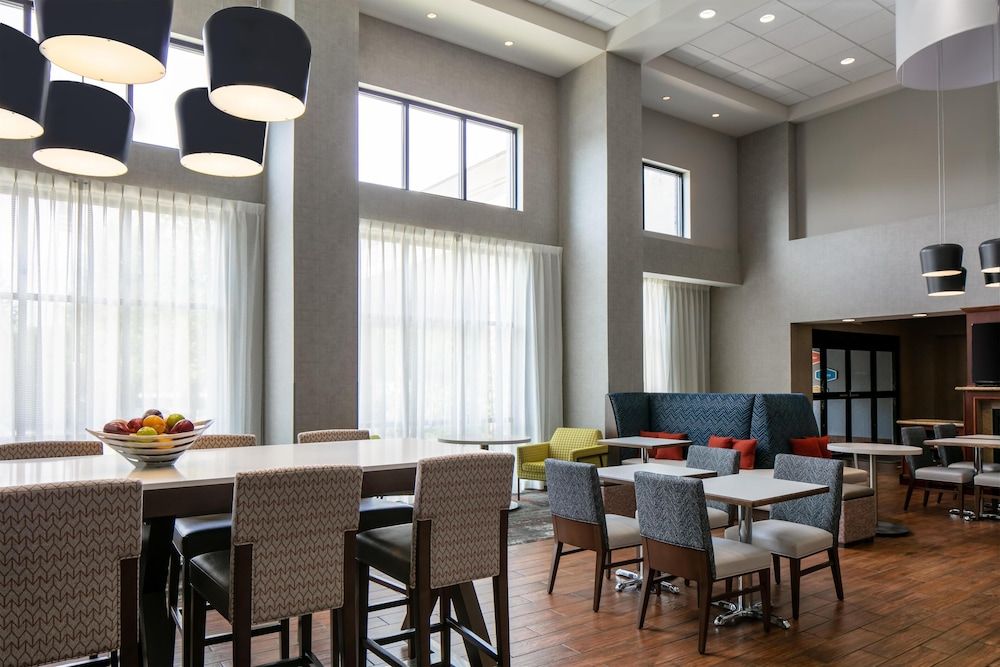 Hampton Inn & Suites West Bend 2