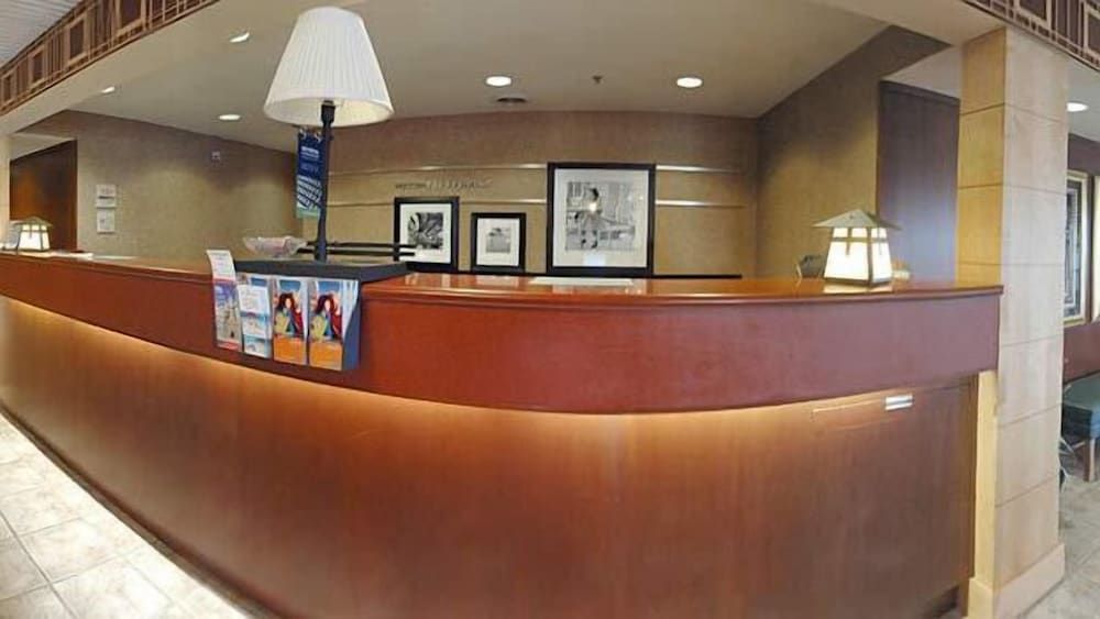 Hampton Inn Seymour 3