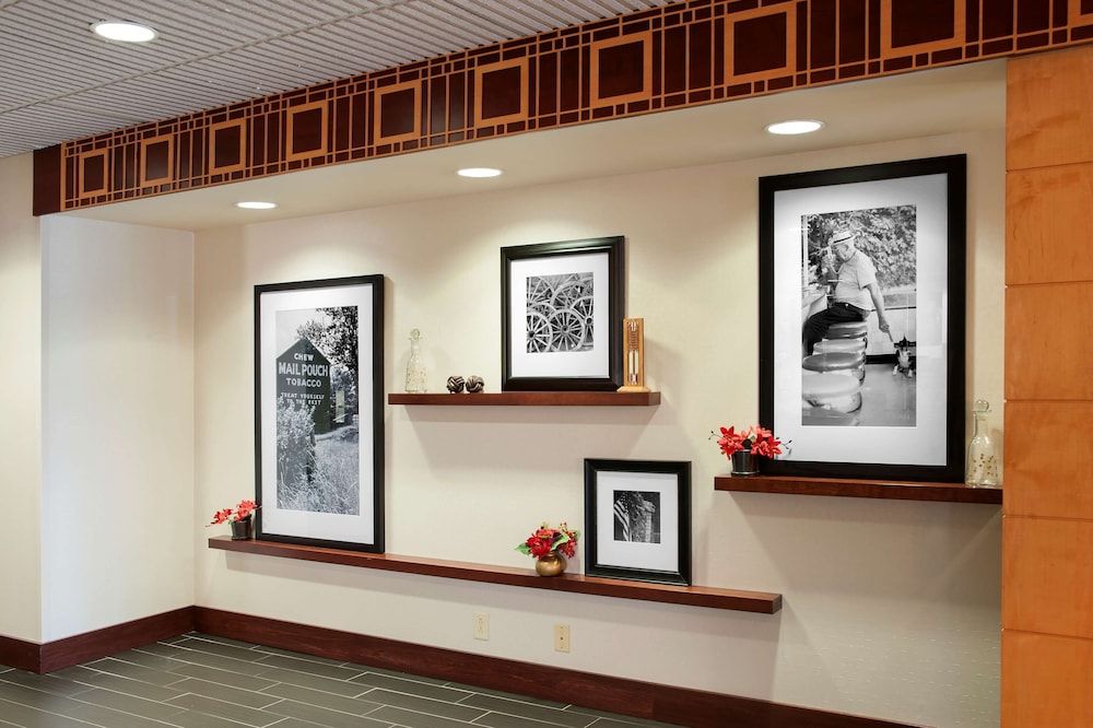 Hampton Inn Seymour 2