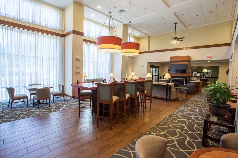 Hampton Inn & Suites Tilton 2