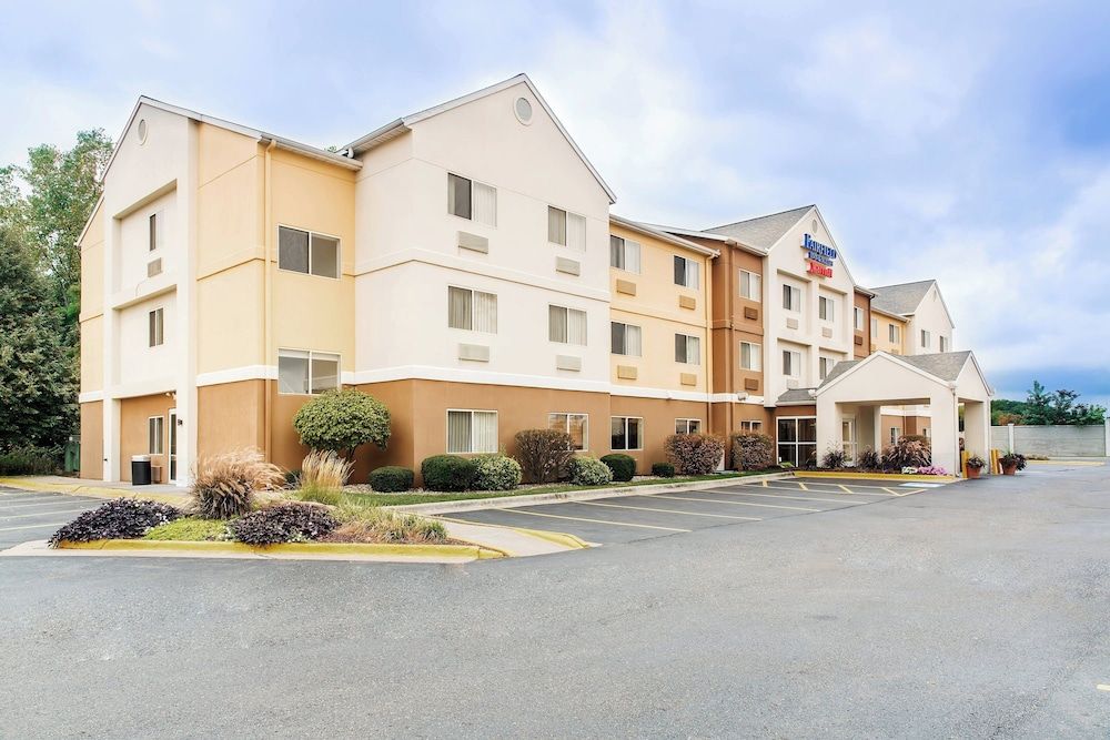 Fairfield Inn & Suites by Marriott Canton 3 estrelas em North Canton
