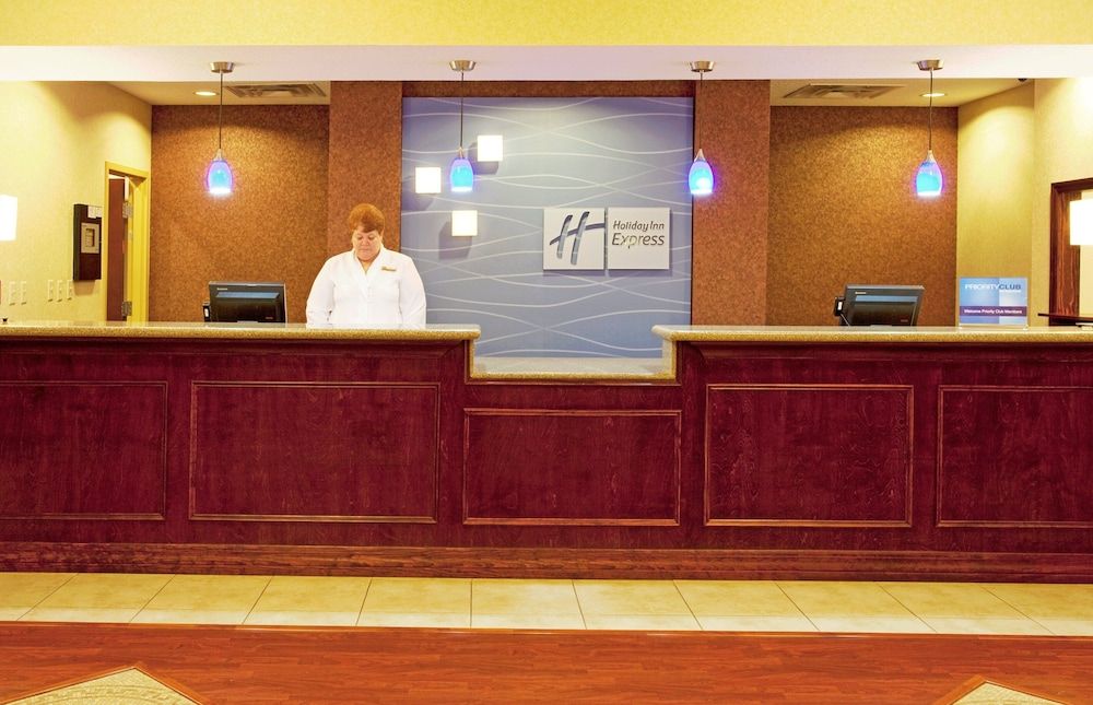 Holiday Inn Express Hotel & Suites Brooksville by IHG 2