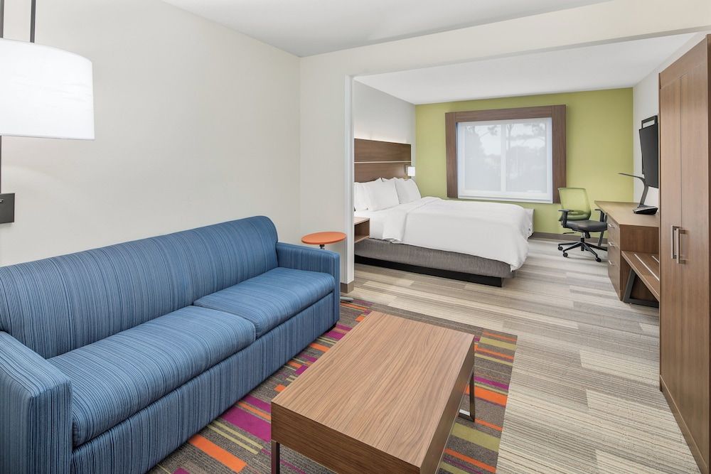 Holiday Inn Express & Suites Palm Bay by IHG 3