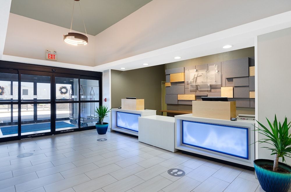 Holiday Inn Express Hotel & Suites Weston by IHG 3