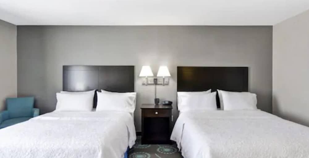 Hampton Inn Defiance 3