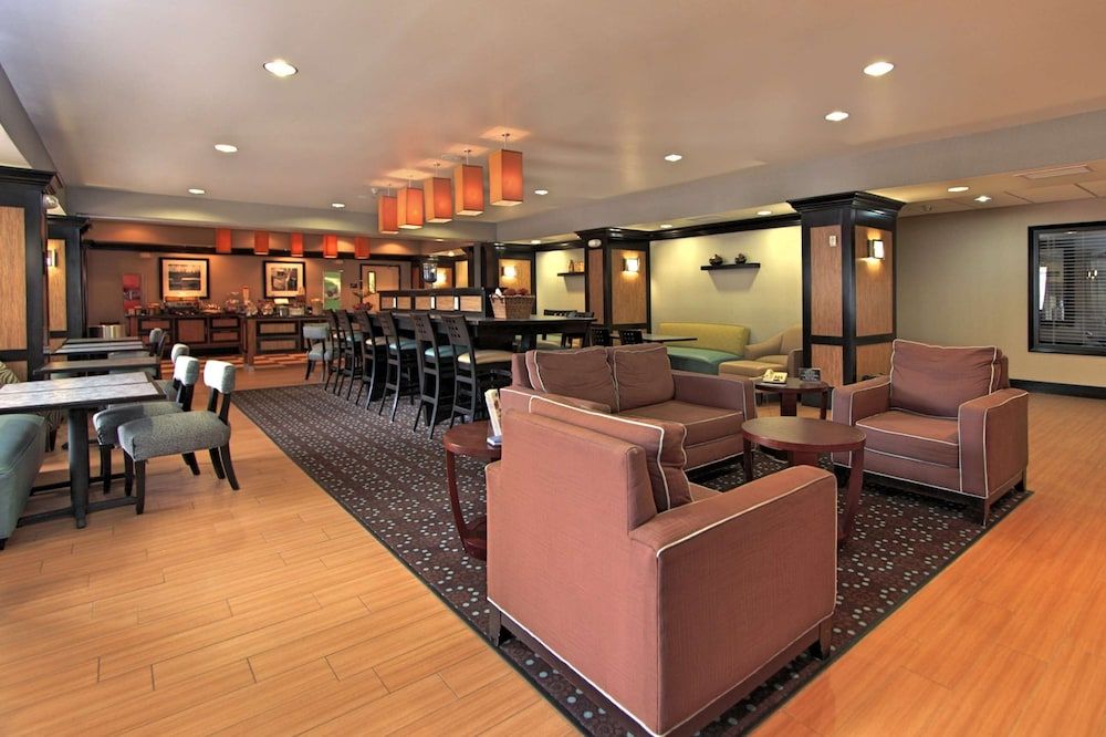 Hampton Inn Defiance 2