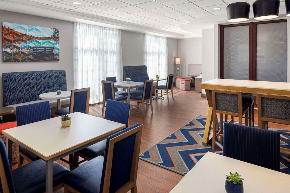 Hampton Inn Fairmont 3