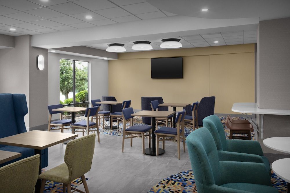 Hampton Inn Lenoir City 2
