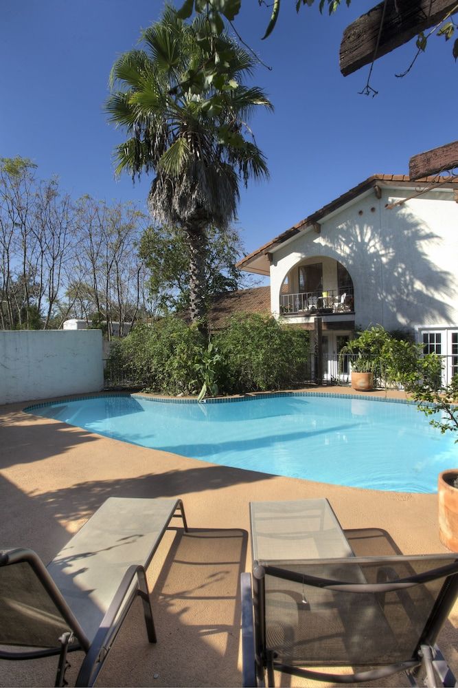The Lakehouse Bed & Breakfast -1 estrellas en Canyon Lake