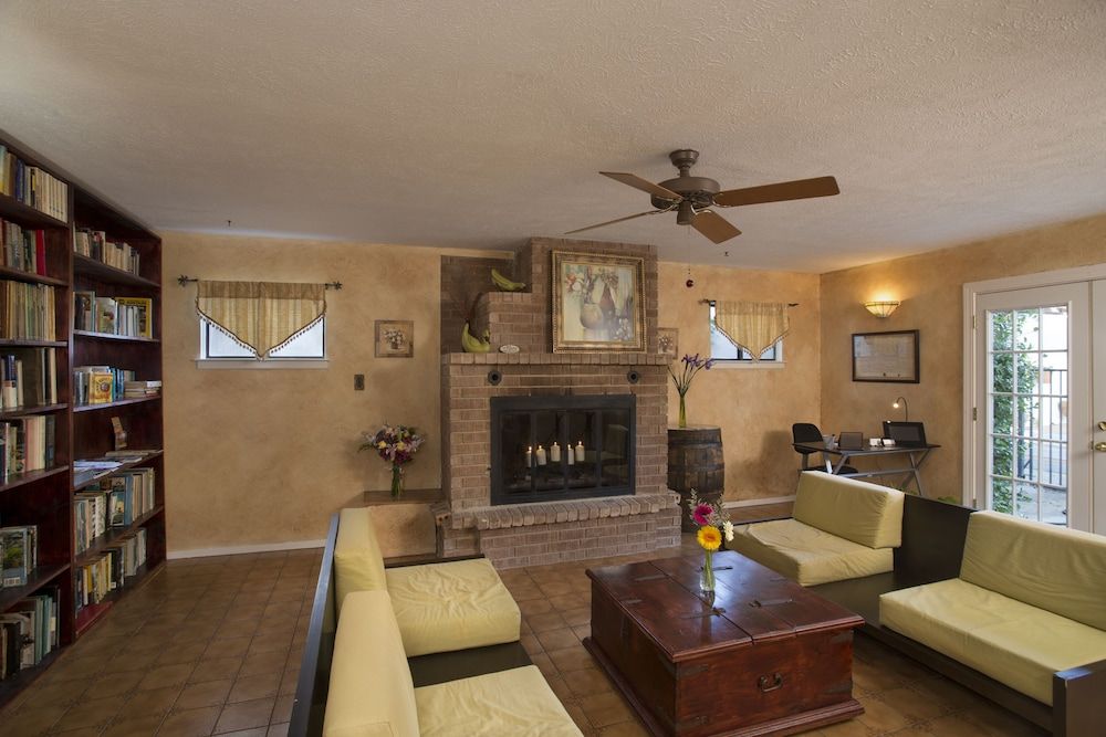 The Lakehouse Bed & Breakfast 3