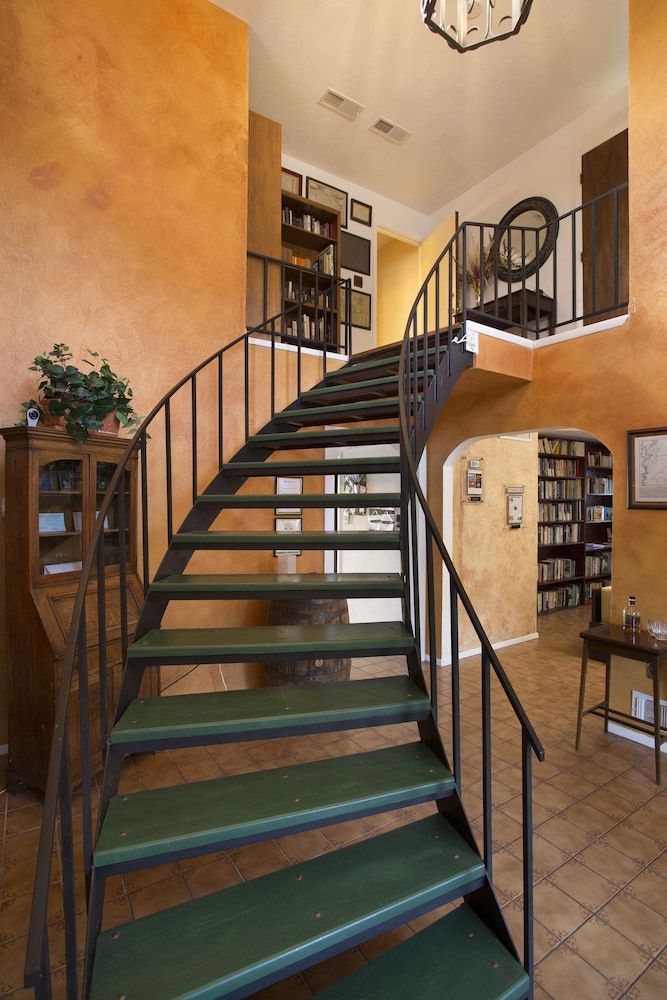 The Lakehouse Bed & Breakfast 2